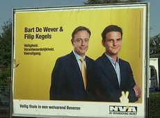 Campagnebord N-VA met voorzitter Bart De Wever